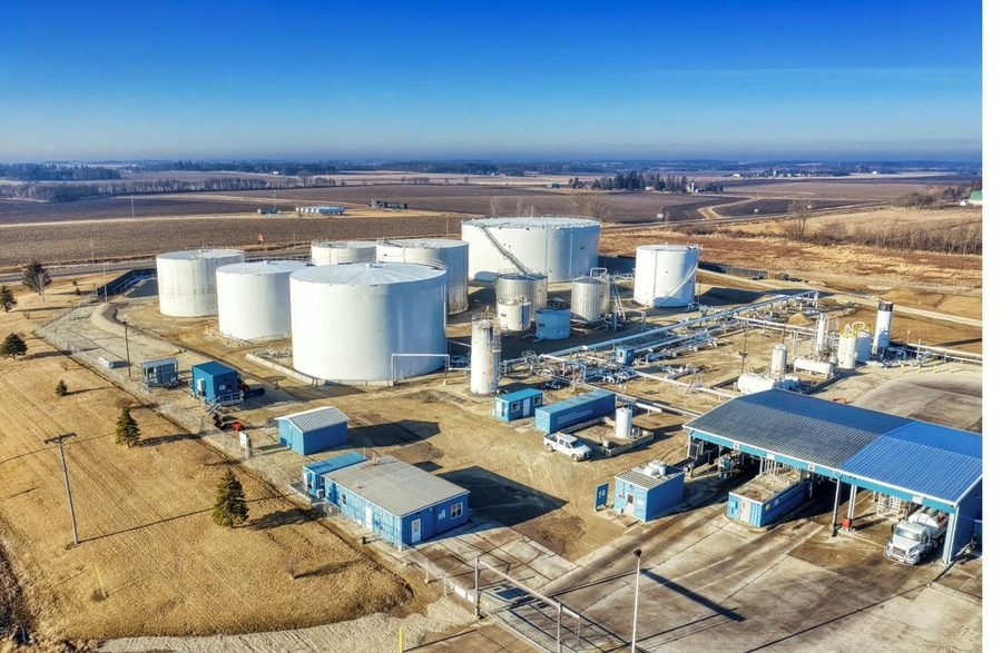 LNG Terminal berth and cargo operations